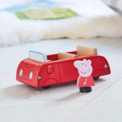 Bandai Peppa Pig - Coche Rojo De Madera Con Figura -Juguetes Para Niños medias 1097